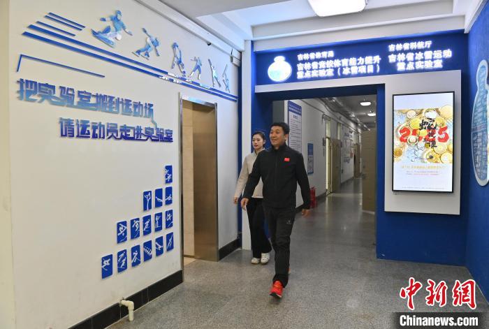 冠军模型驱动的大数据与人工智能辅助训练：提