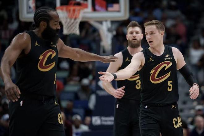 火箭骑士锁定季后赛 西部第三争夺战白热化