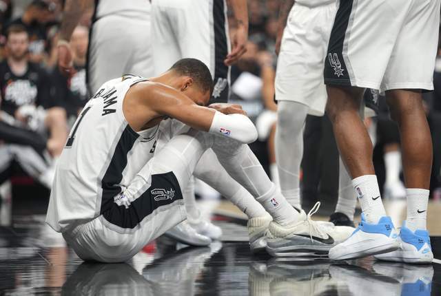 文班亚马伤退马刺惨败开拓者 系列赛陷入胶着