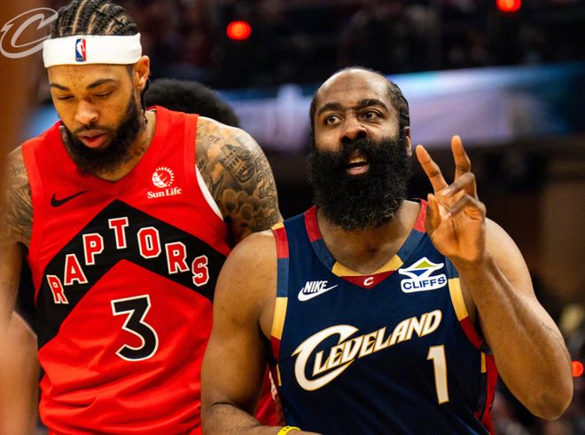 NBA季后赛首日冷门频现 76人逆转绿军 文班亚马伤