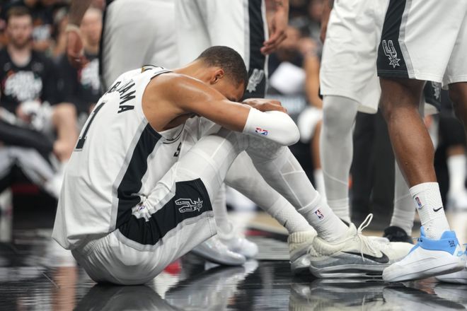 NBA季后赛首日冷门频现 76人逆转绿军 文班亚马伤